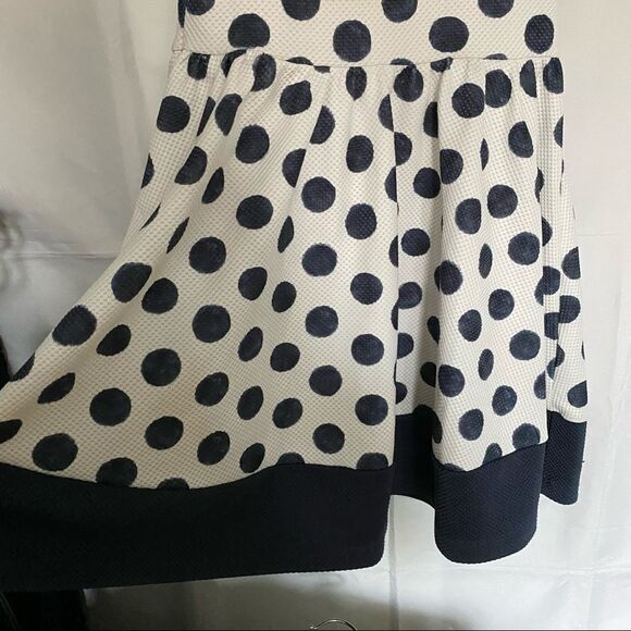 H&M Little Girls fit and flare polka dot dress - Picture 3 of 7